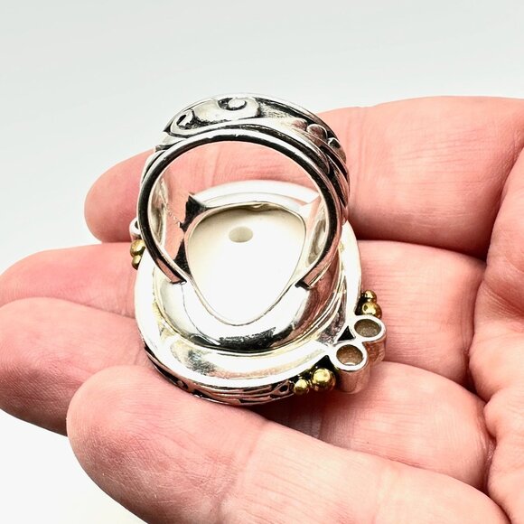 Elegant White and Gold Cameo Ring - Picture 5 of 8